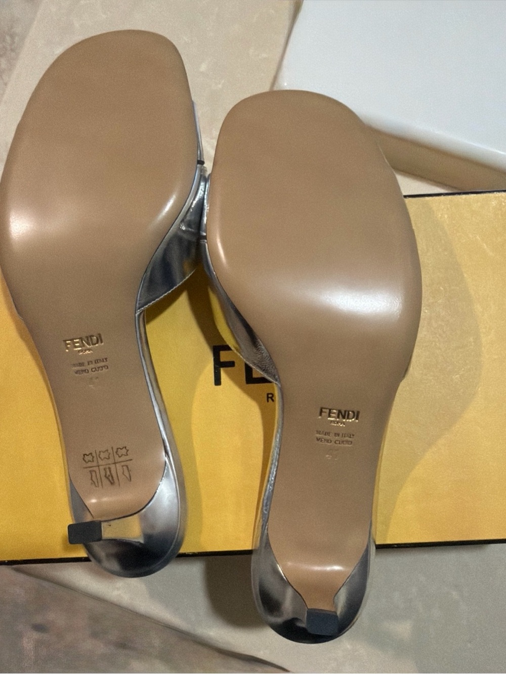 Fendi Mule - Picture 7 of 12